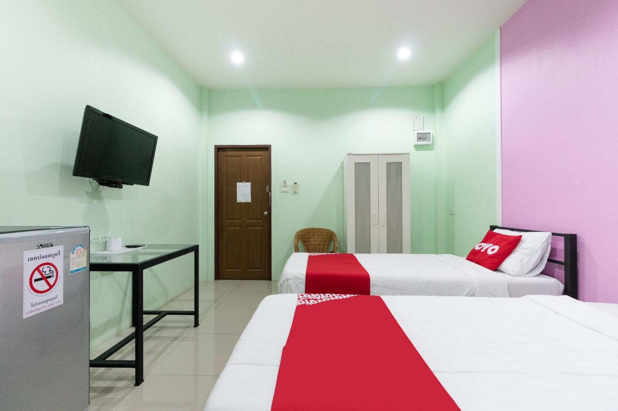 Oyo 1163 Eden Hostel Пхукет Экстерьер фото