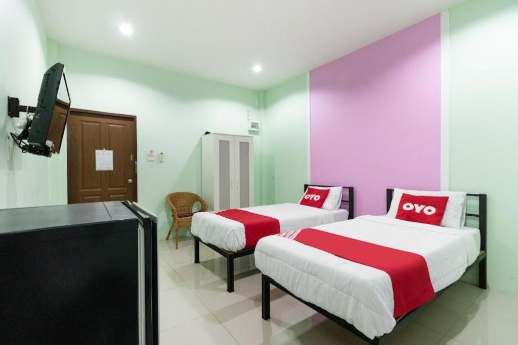 Oyo 1163 Eden Hostel Пхукет Экстерьер фото